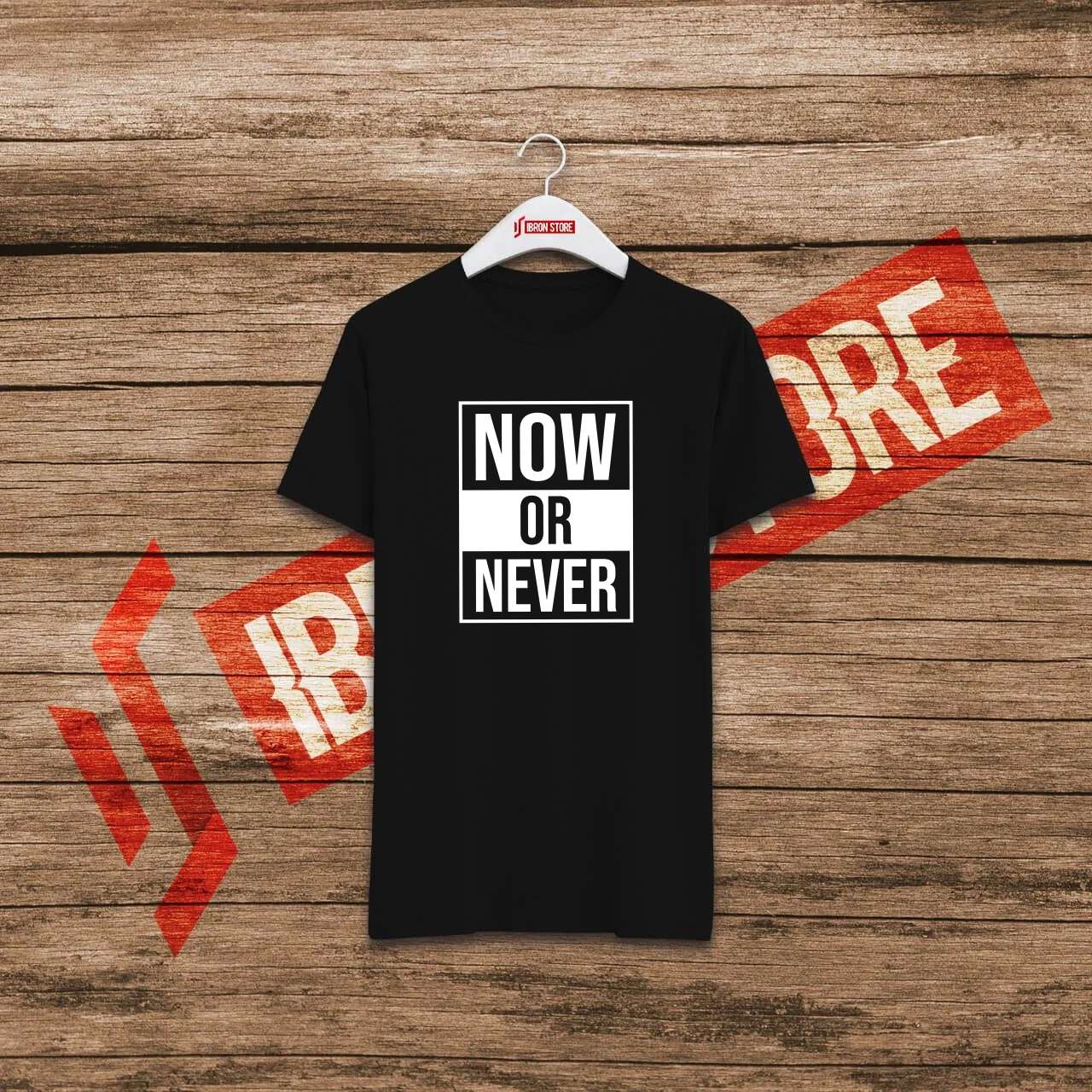 Now or Never mintás unisex póló (fekete)